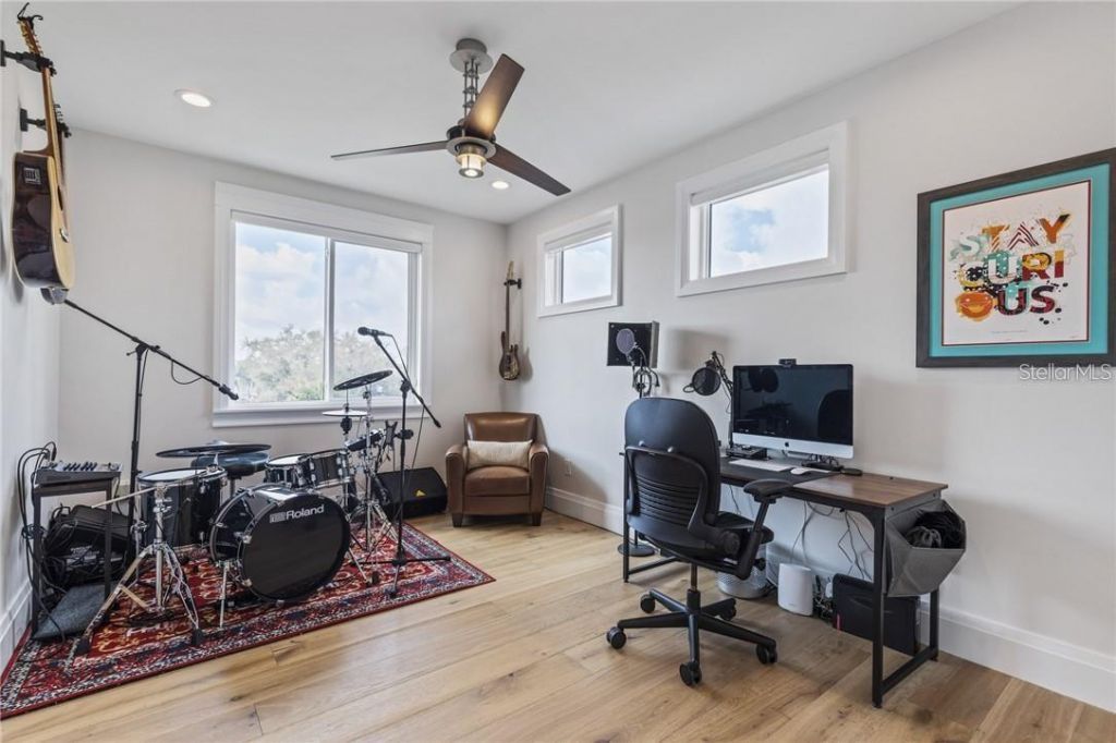 2060 Illinois Avenue Ne, Saint Petersburg, FL 33703 Photo