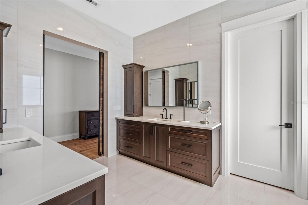 2060 Illinois Avenue Ne, Saint Petersburg, FL 33703 Photo