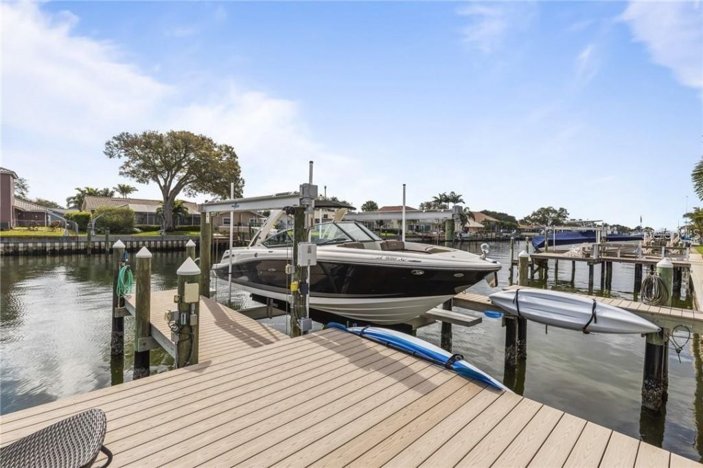 2060 Illinois Avenue Ne, Saint Petersburg, FL 33703 Photo