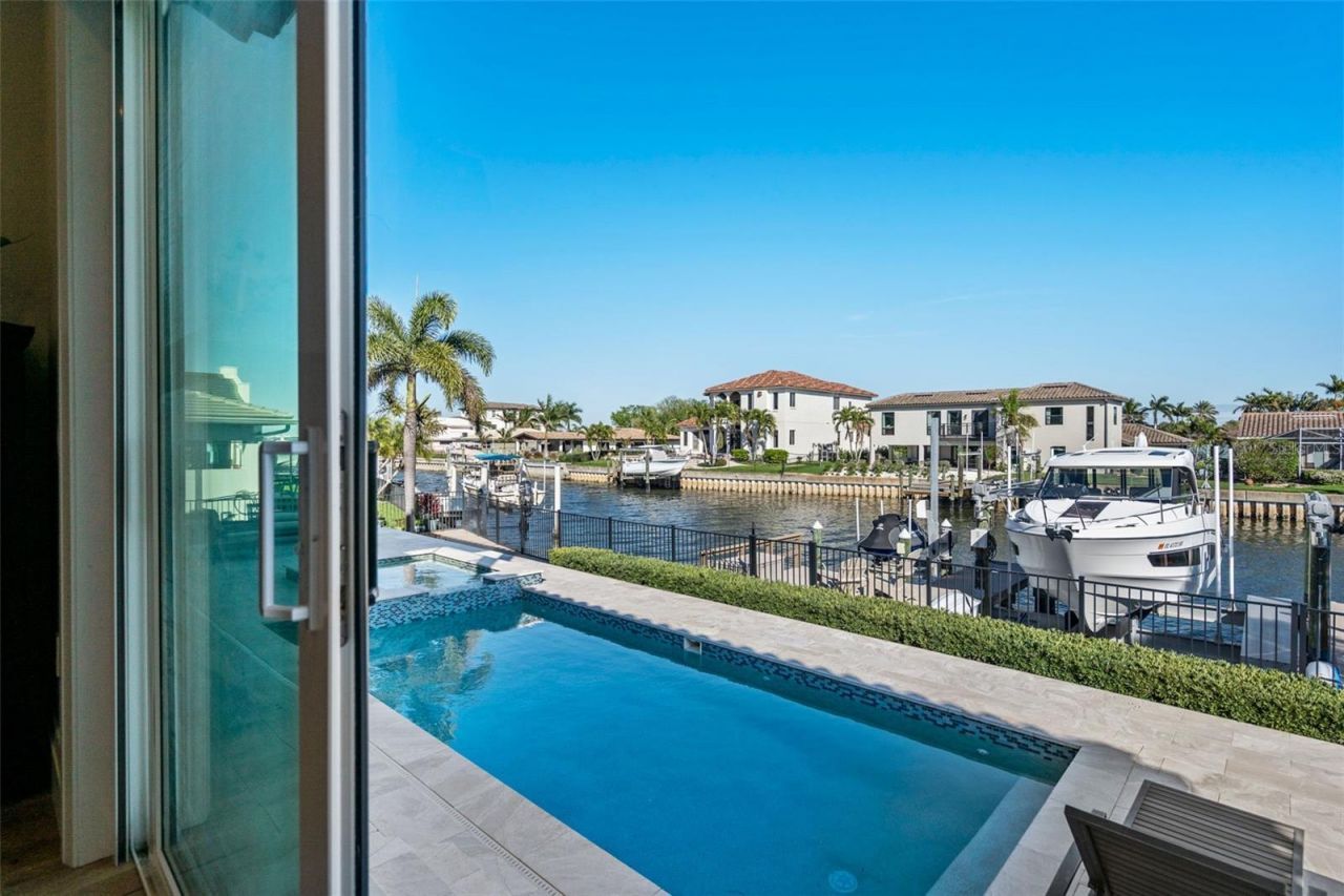 2060 Illinois Avenue Ne, Saint Petersburg, FL 33703 Photo