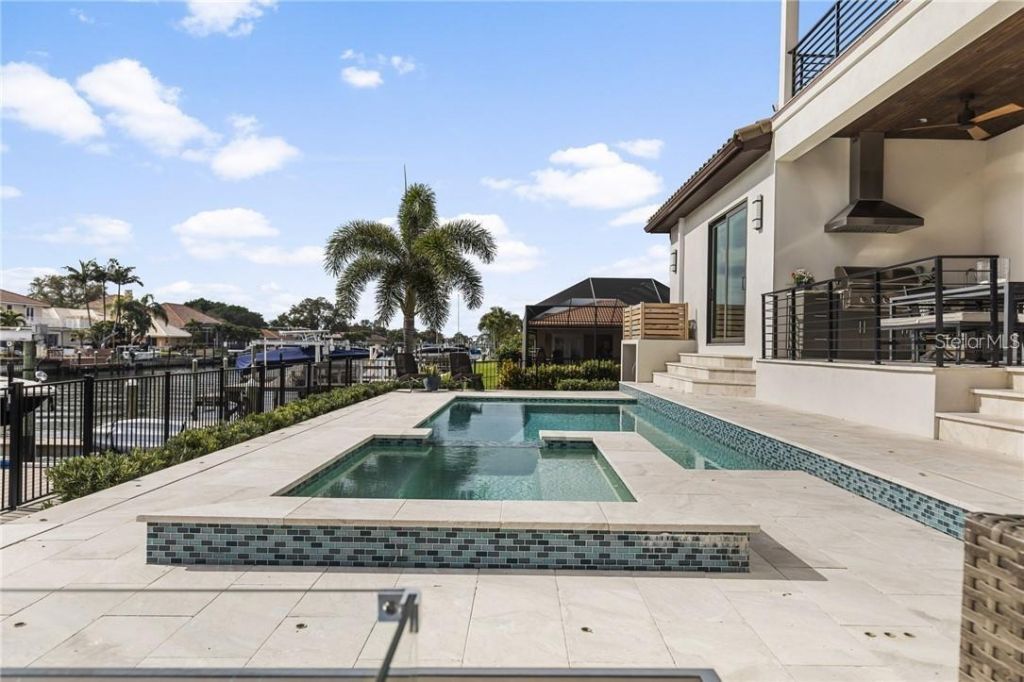 2060 Illinois Avenue Ne, Saint Petersburg, FL 33703 Photo