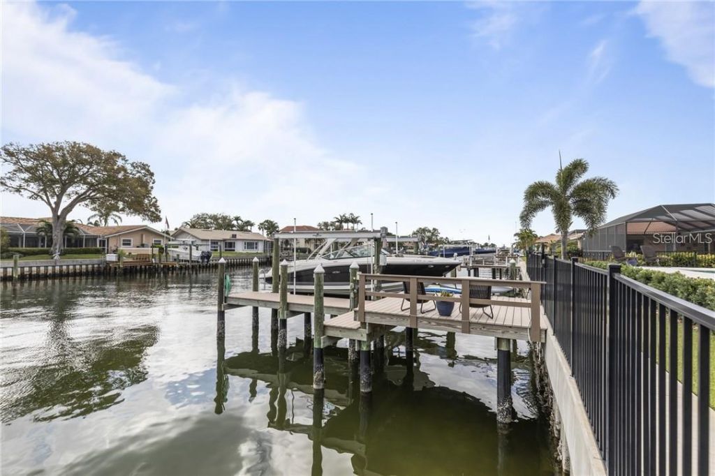 2060 Illinois Avenue Ne, Saint Petersburg, FL 33703 Photo