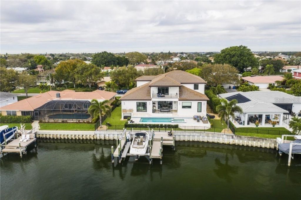 2060 Illinois Avenue Ne, Saint Petersburg, FL 33703 Photo