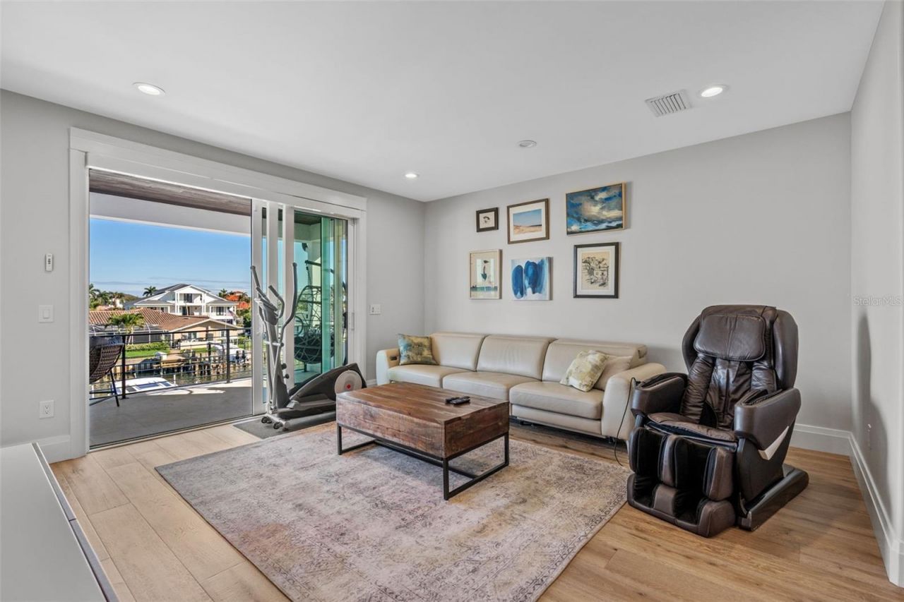 2060 Illinois Avenue Ne, Saint Petersburg, FL 33703 Photo