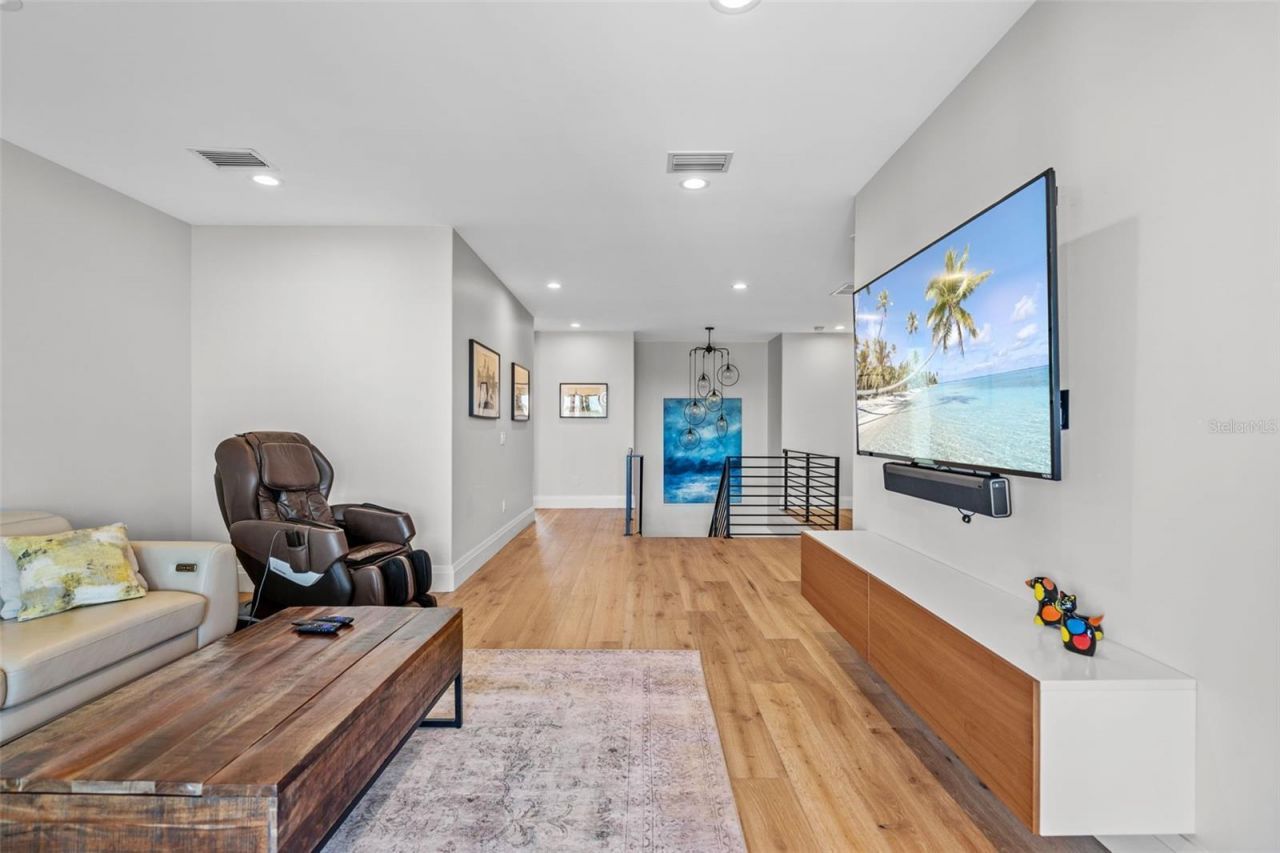 2060 Illinois Avenue Ne, Saint Petersburg, FL 33703 Photo