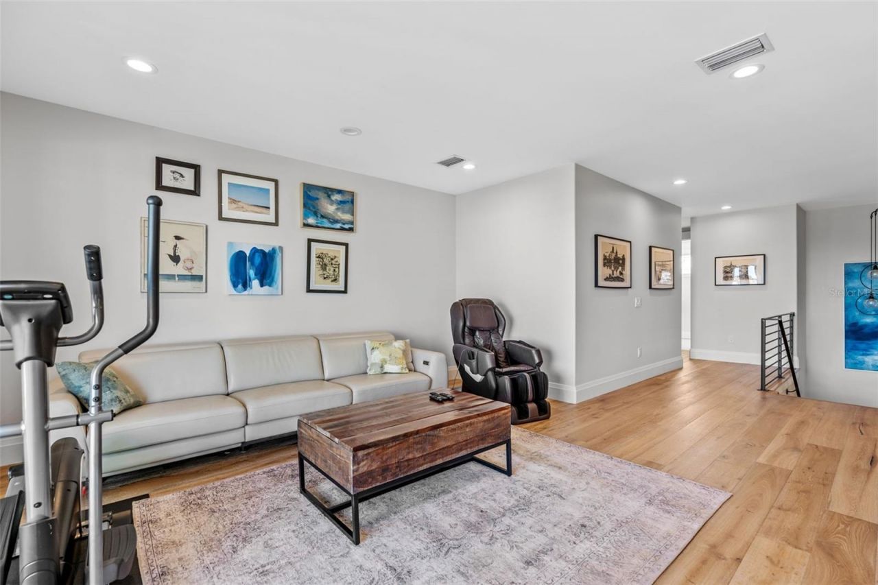 2060 Illinois Avenue Ne, Saint Petersburg, FL 33703 Photo