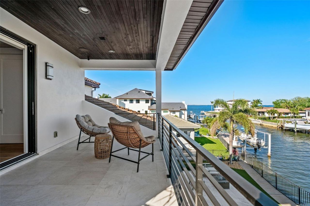 2060 Illinois Avenue Ne, Saint Petersburg, FL 33703 Photo