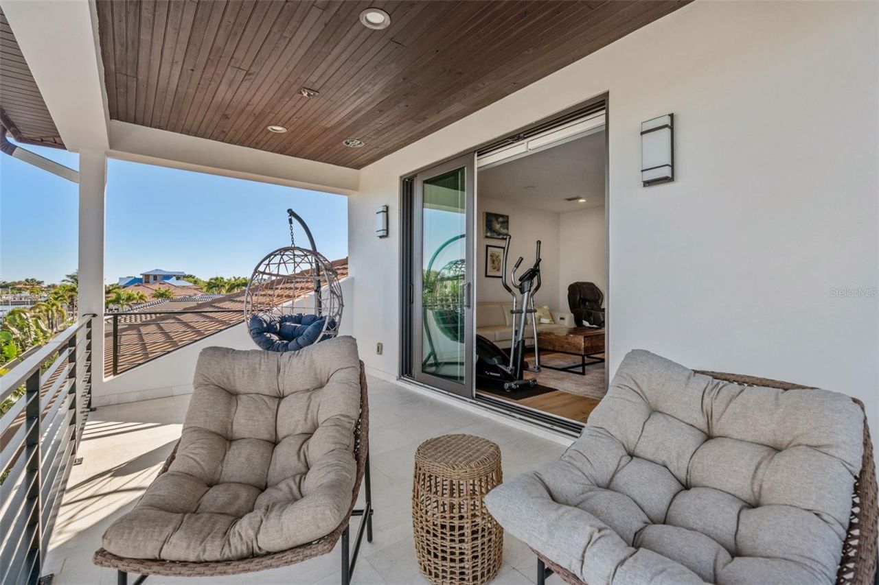 2060 Illinois Avenue Ne, Saint Petersburg, FL 33703 Photo