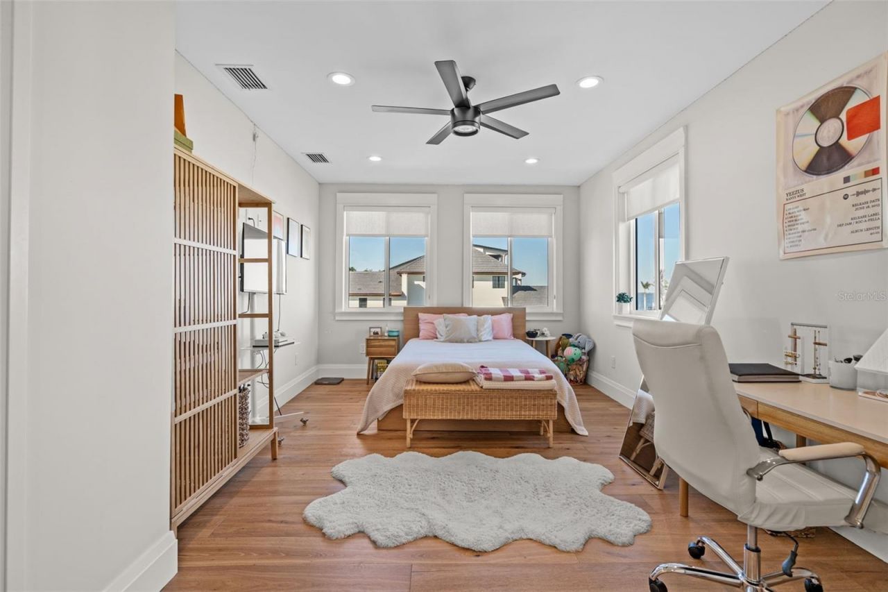 2060 Illinois Avenue Ne, Saint Petersburg, FL 33703 Photo