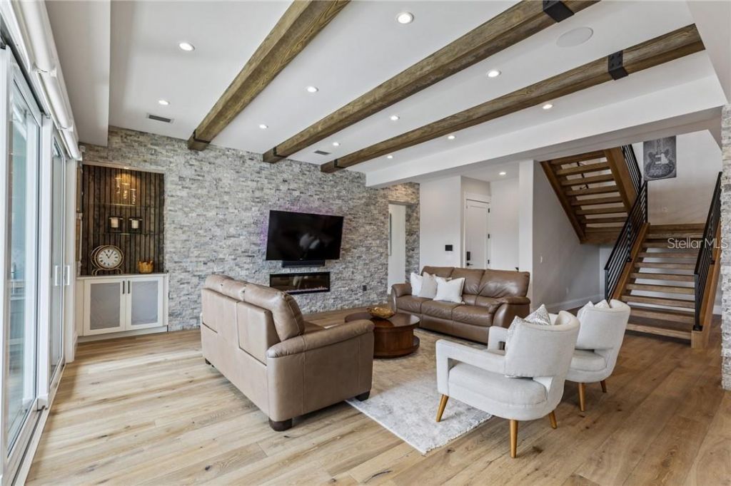 2060 Illinois Avenue Ne, Saint Petersburg, FL 33703 Photo