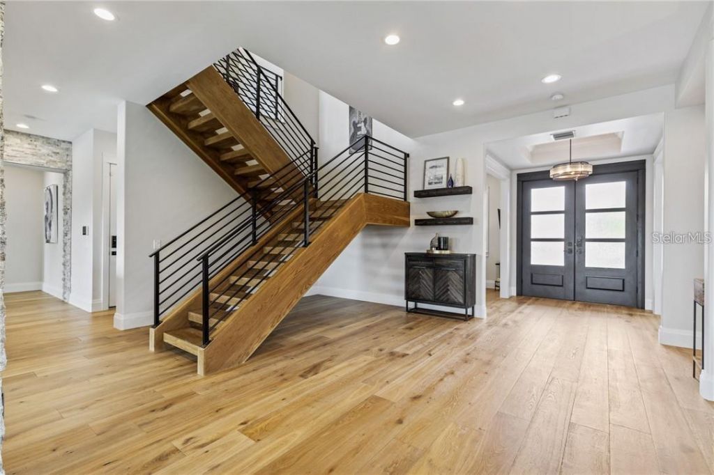 2060 Illinois Avenue Ne, Saint Petersburg, FL 33703 Photo