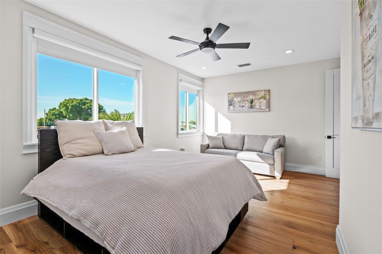 2060 Illinois Avenue Ne, Saint Petersburg, FL 33703 Photo