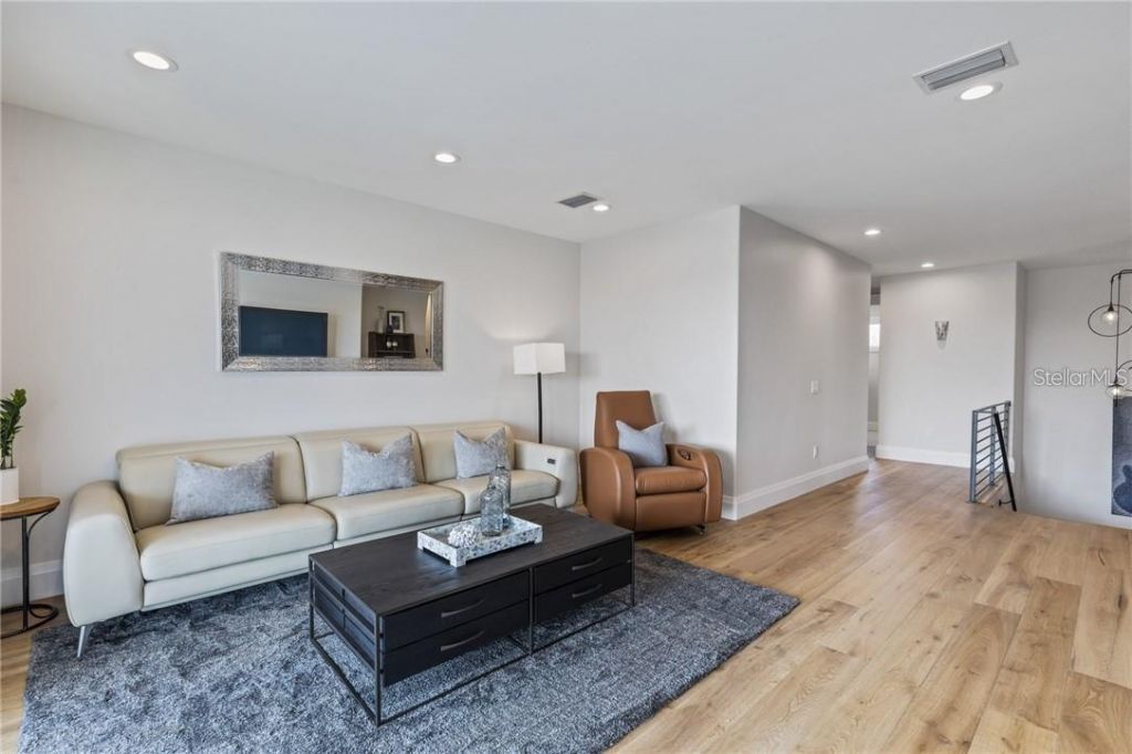 2060 Illinois Avenue Ne, Saint Petersburg, FL 33703 Photo