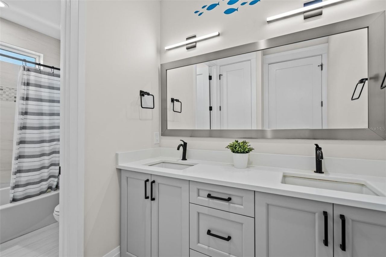 2060 Illinois Avenue Ne, Saint Petersburg, FL 33703 Photo