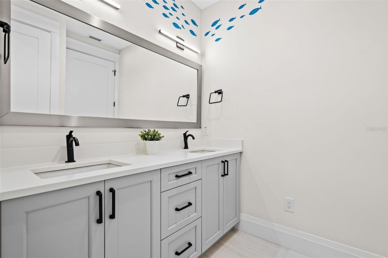 2060 Illinois Avenue Ne, Saint Petersburg, FL 33703 Photo