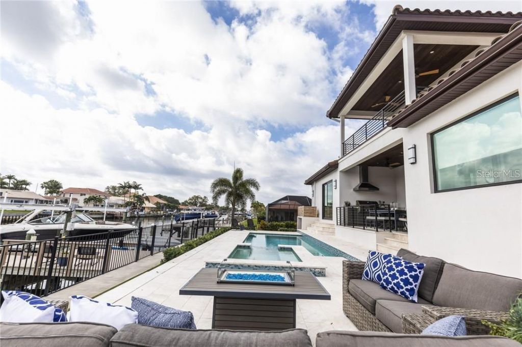 2060 Illinois Avenue Ne, Saint Petersburg, FL 33703 Photo