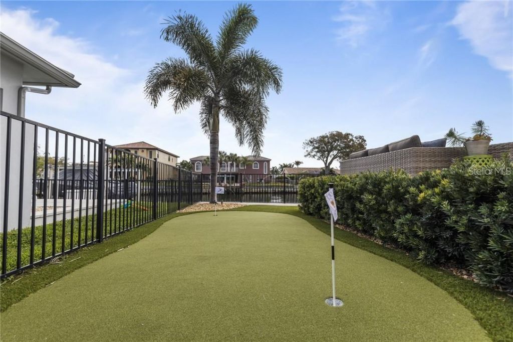 2060 Illinois Avenue Ne, Saint Petersburg, FL 33703 Photo