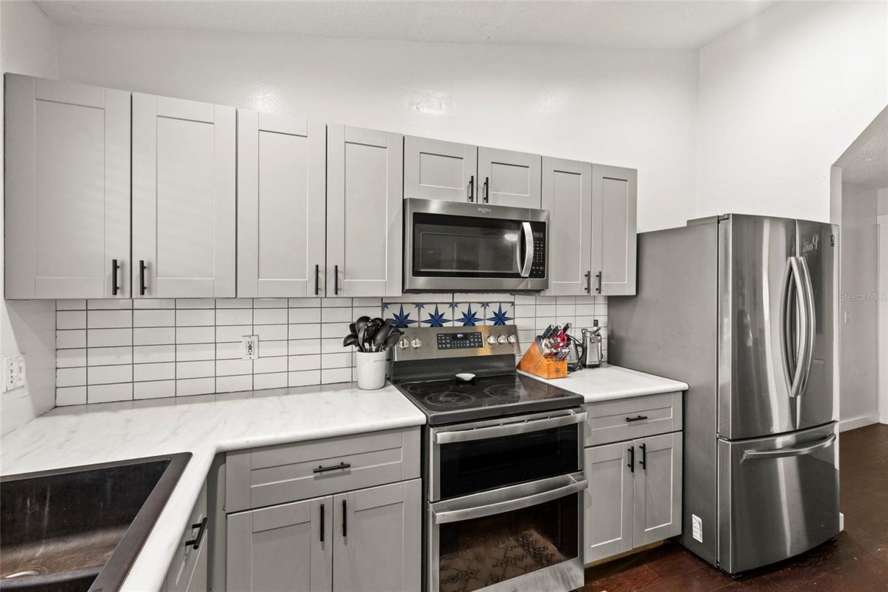 3703 31st Street E, Bradenton, FL 34208 Photo