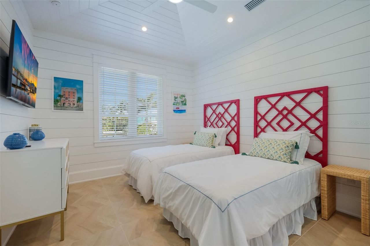 227 S Harbor Drive, Holmes Beach, FL 34217 Photo