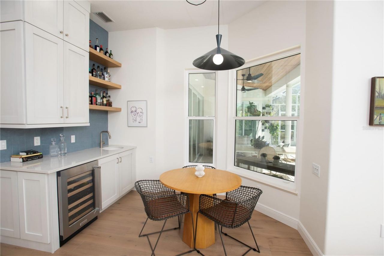 4586 Del Sol Boulevard S, Sarasota, FL 34243 Photo