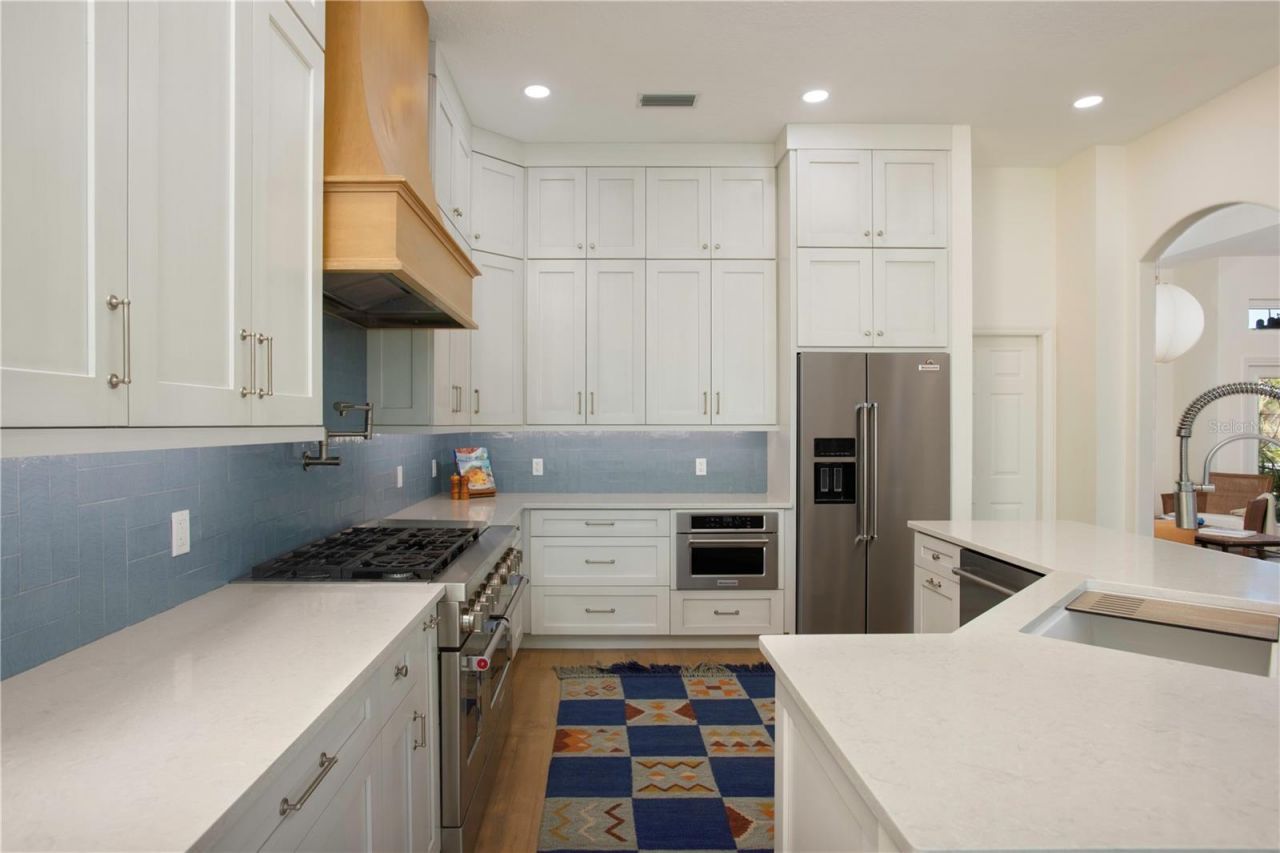 4586 Del Sol Boulevard S, Sarasota, FL 34243 Photo