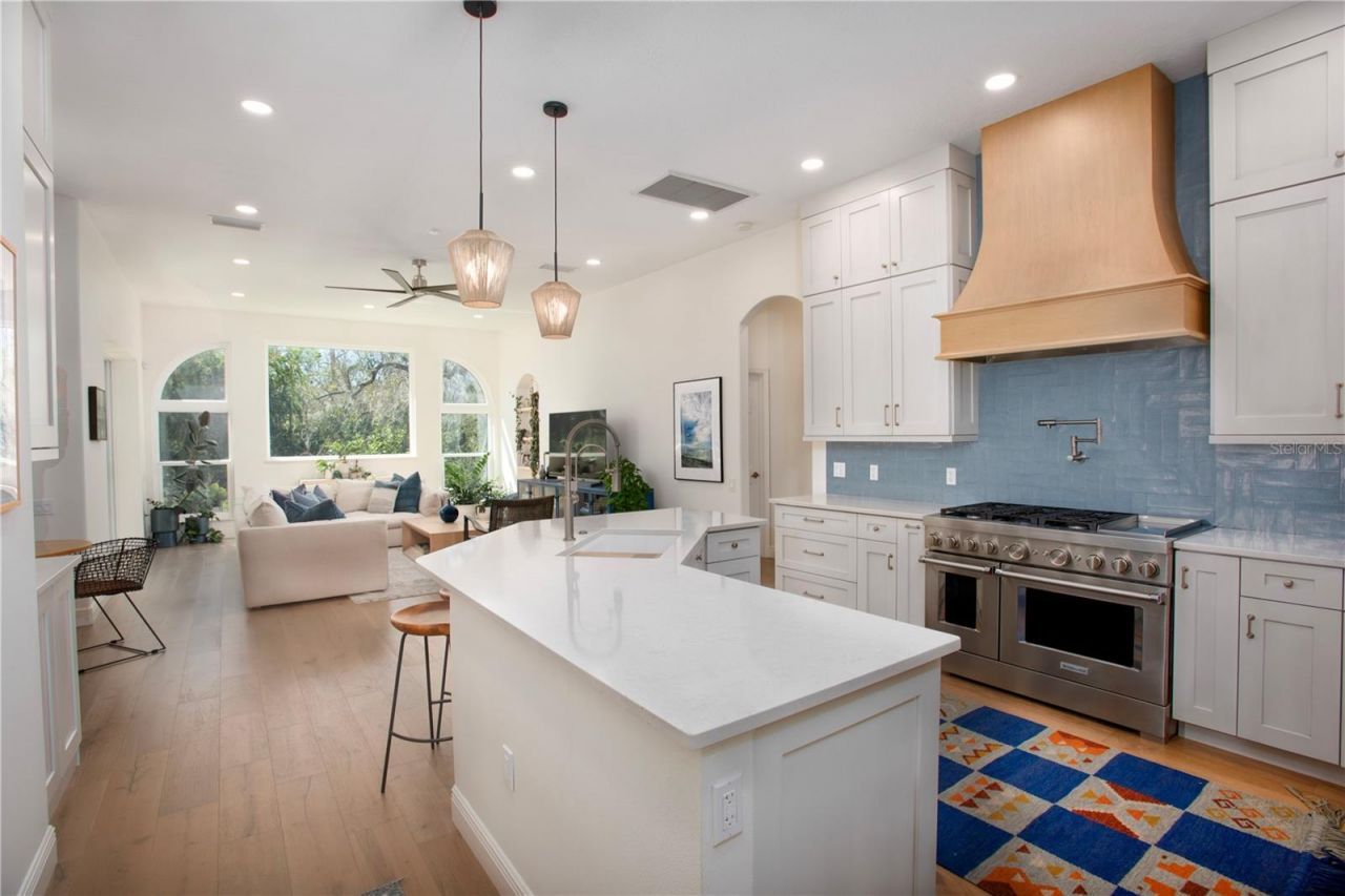 4586 Del Sol Boulevard S, Sarasota, FL 34243 Photo