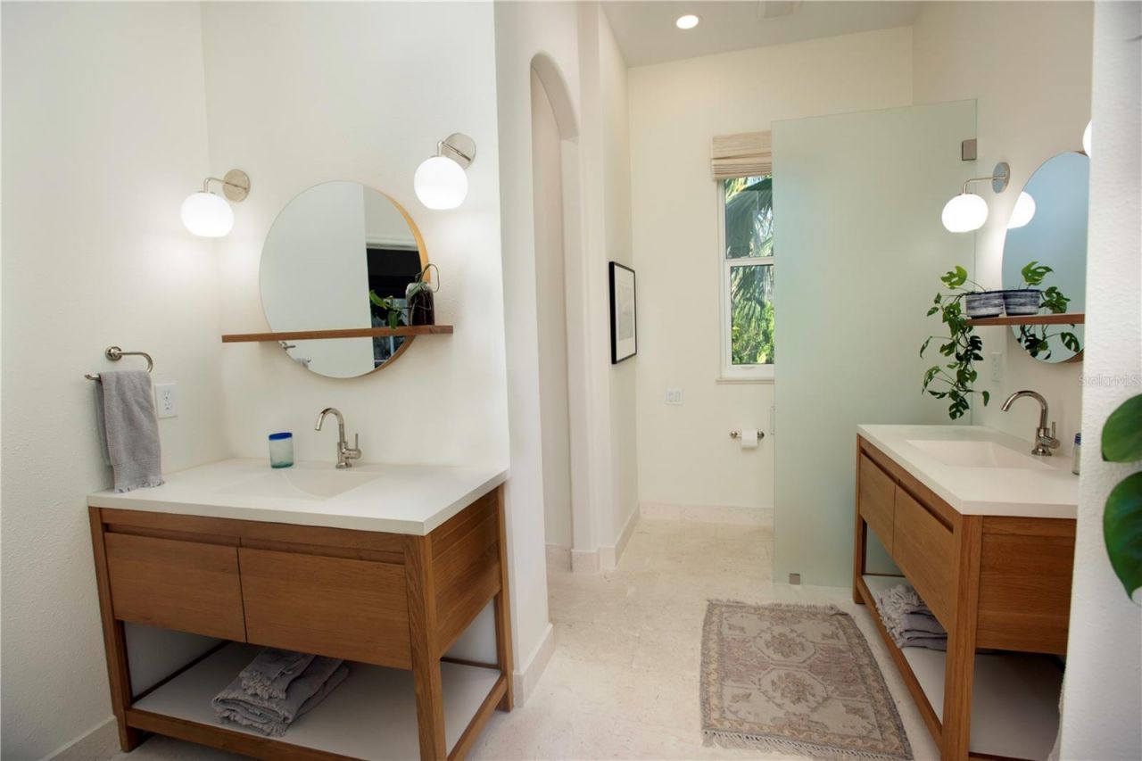 4586 Del Sol Boulevard S, Sarasota, FL 34243 Photo