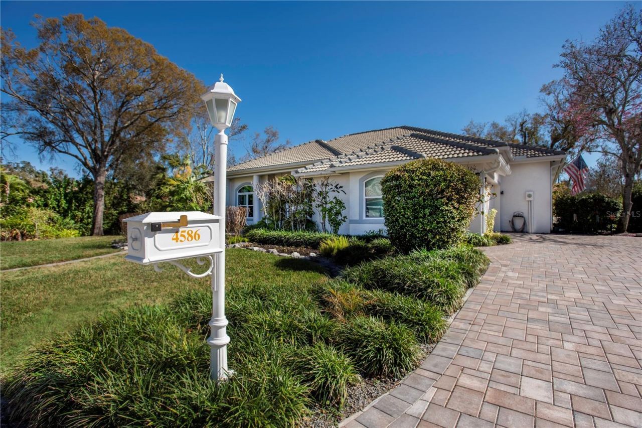 4586 Del Sol Boulevard S, Sarasota, FL 34243 Photo