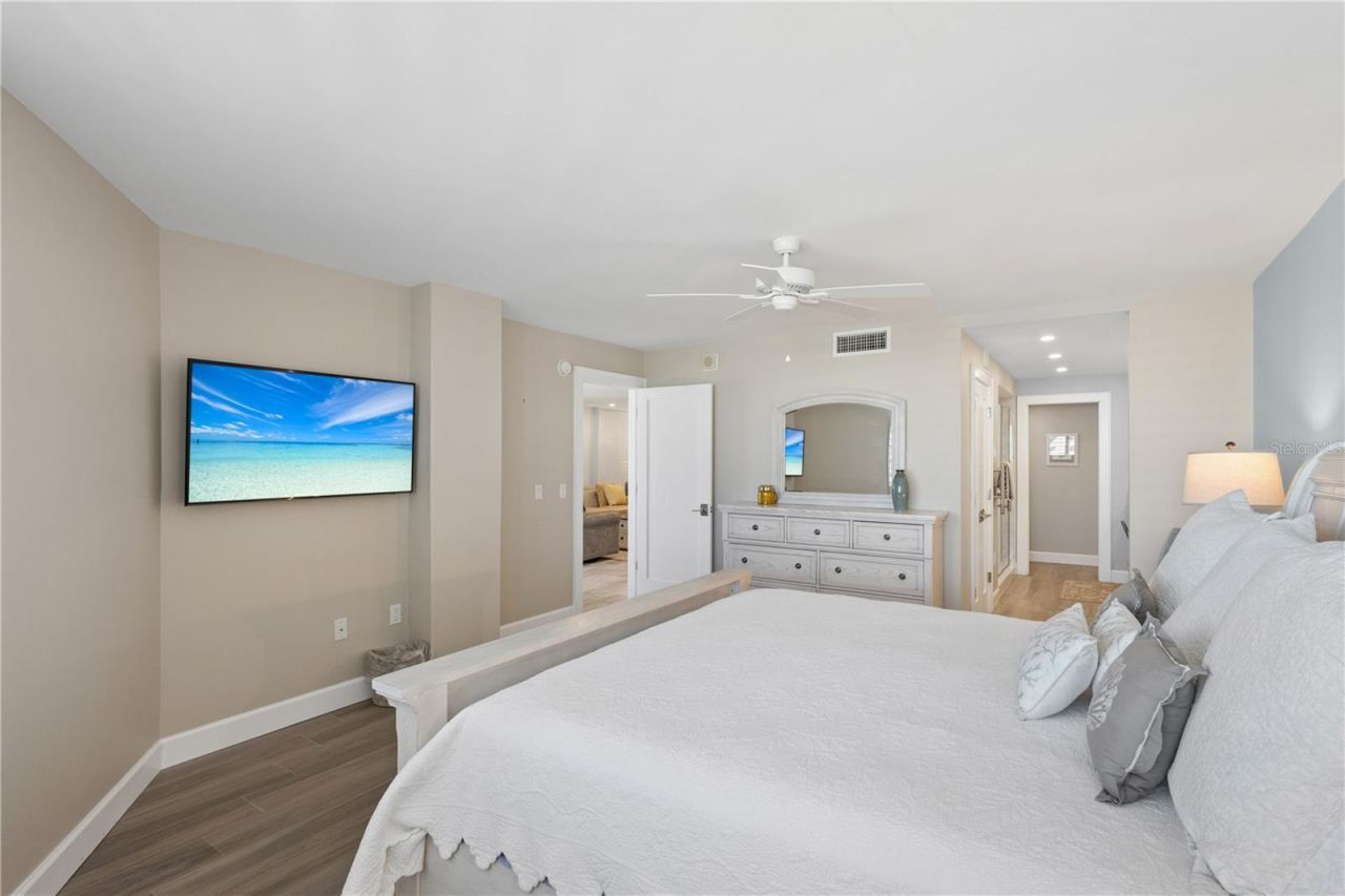 5880 Midnight Pass Road, Unit 704, Sarasota, FL 34242 Photo