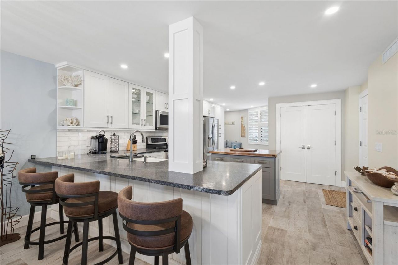 5880 Midnight Pass Road, Unit 704, Sarasota, FL 34242 Photo