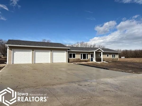 113 S Oaks Drive, Algona, IA 50511