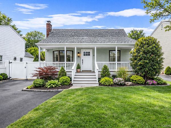 10 Terry Place , Center Moriches, NY 11934