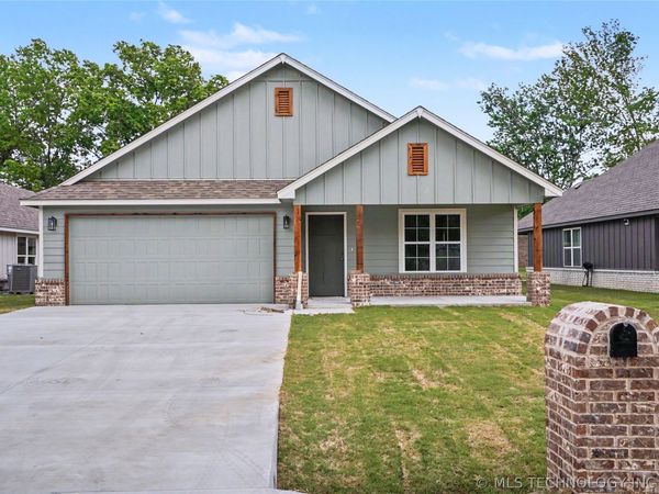 811 S Wood Street, Pryor, OK 74361