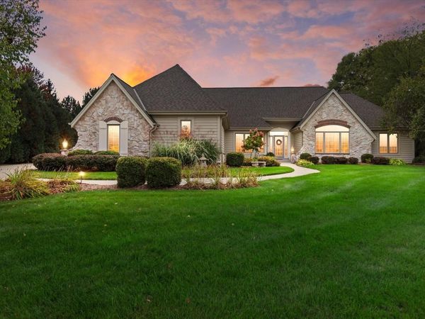 519 N Ponderosa DRIVE, Hartland, WI 53029