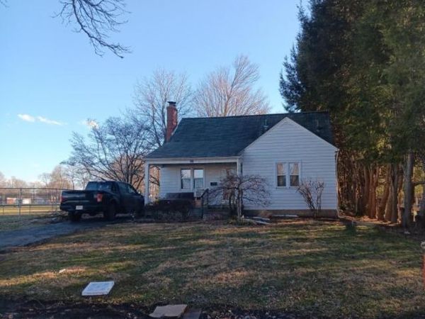 909 Woodlawn Avenue , Newark, OH 43055