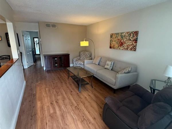 415 NE 2nd St , Unit 105, Hallandale Beach, FL 33009