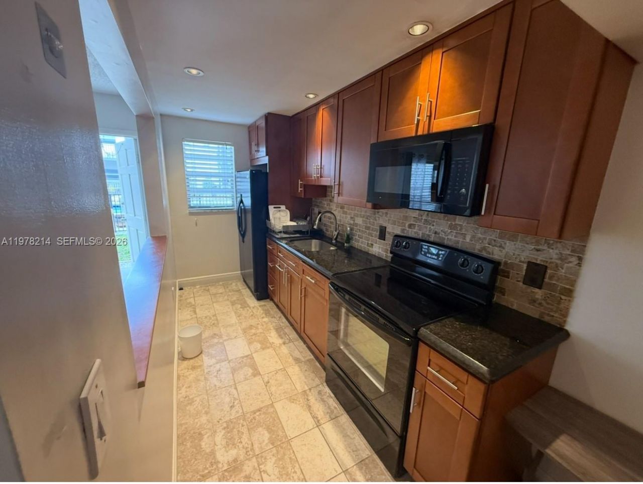 415 NE 2nd St , Unit 105, Hallandale Beach, FL 33009 Photo