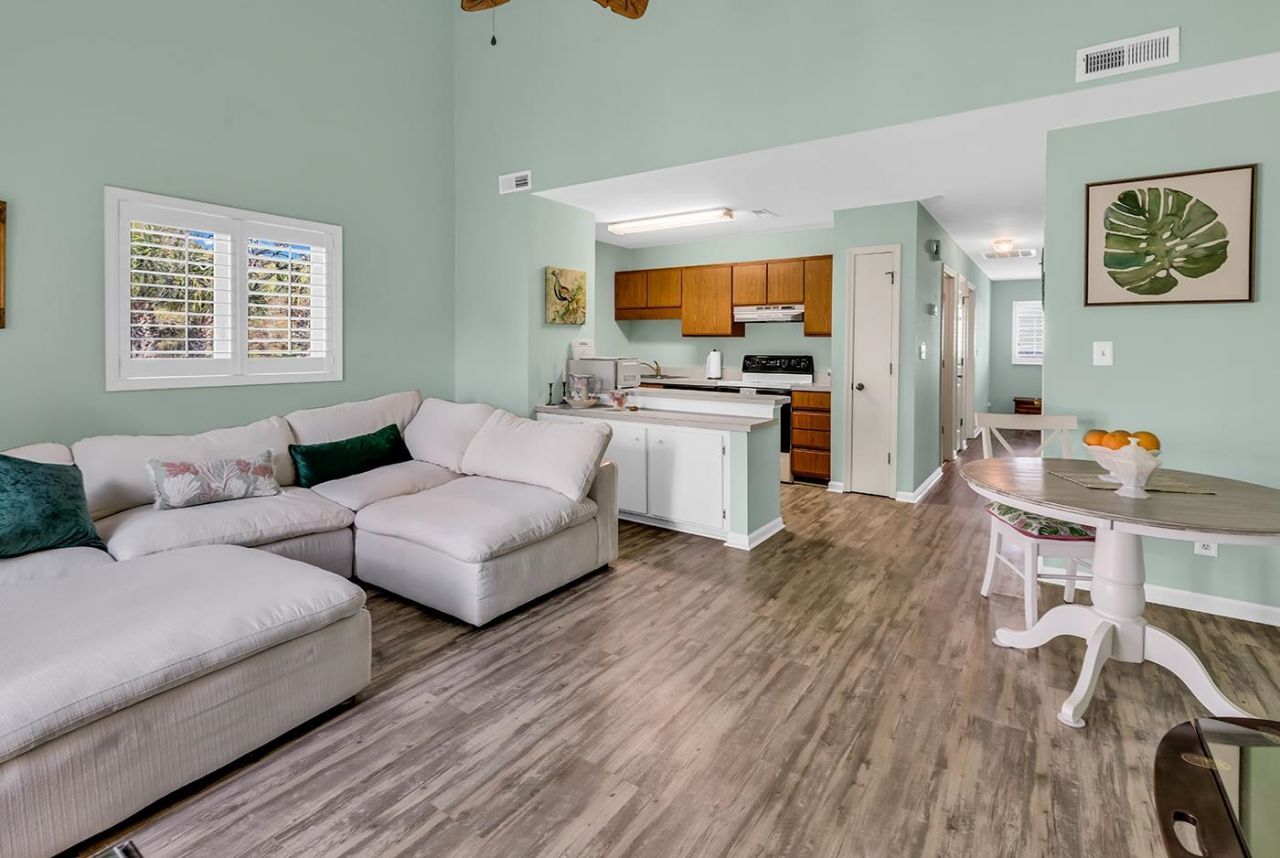 200 Double Eagle Dr. Photo 10