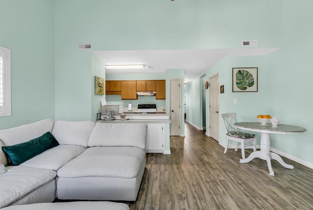 200 Double Eagle Dr. Photo 11