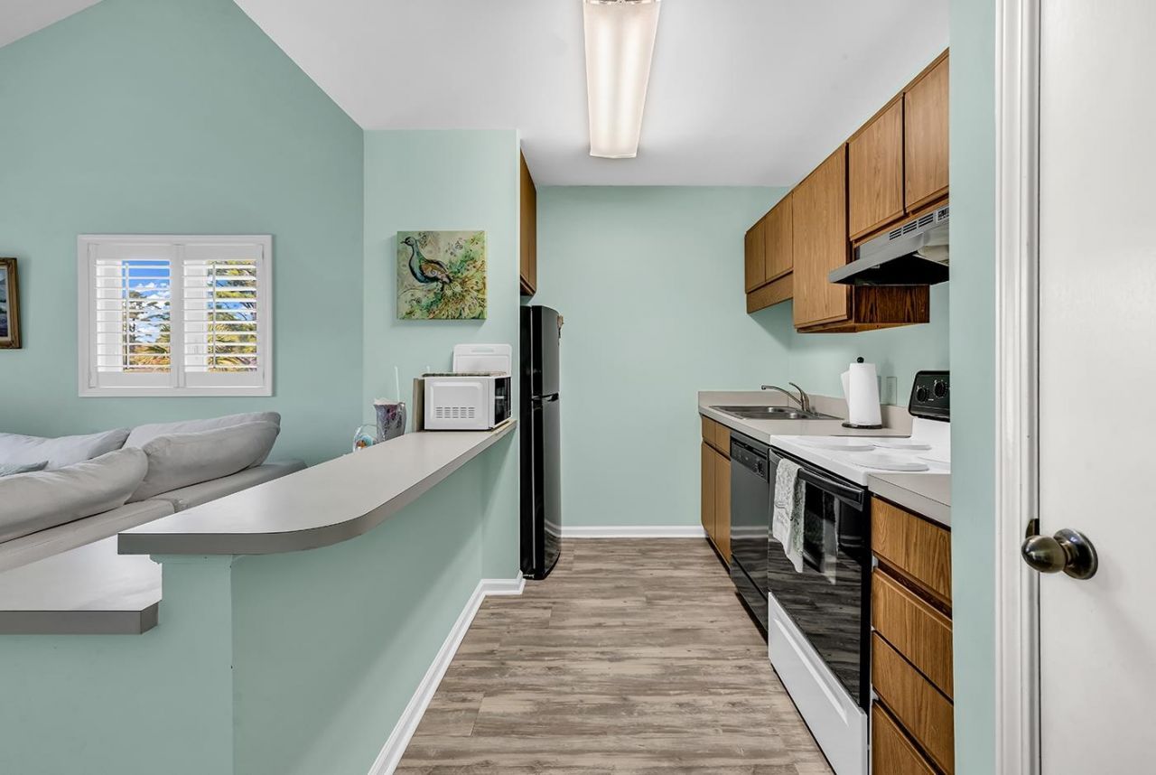 200 Double Eagle Dr. Photo 4