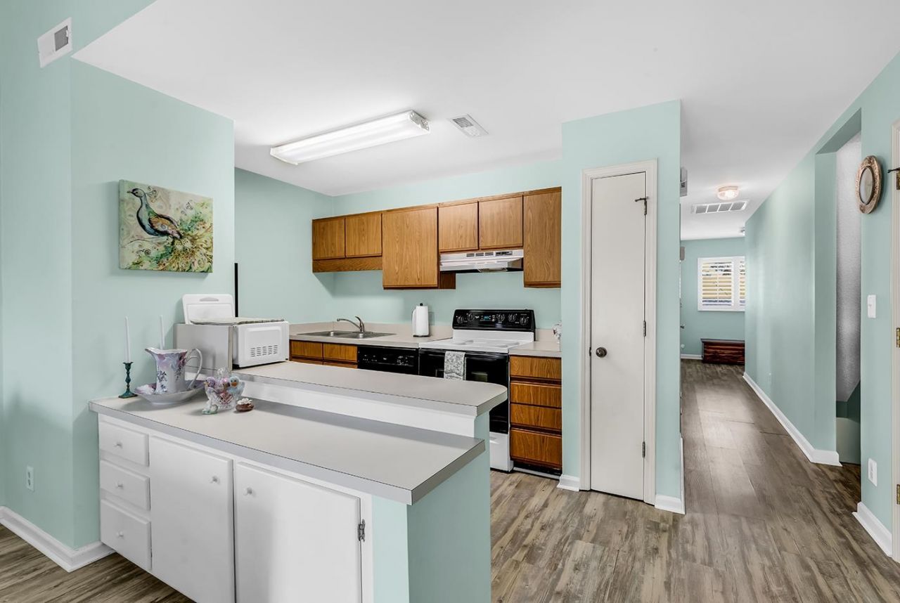 200 Double Eagle Dr. Photo 6