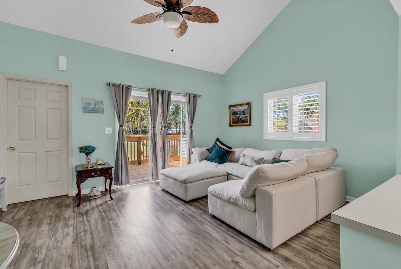 200 Double Eagle Dr. Photo 8