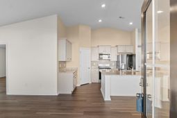 734 Eastridge Dr. photo 4