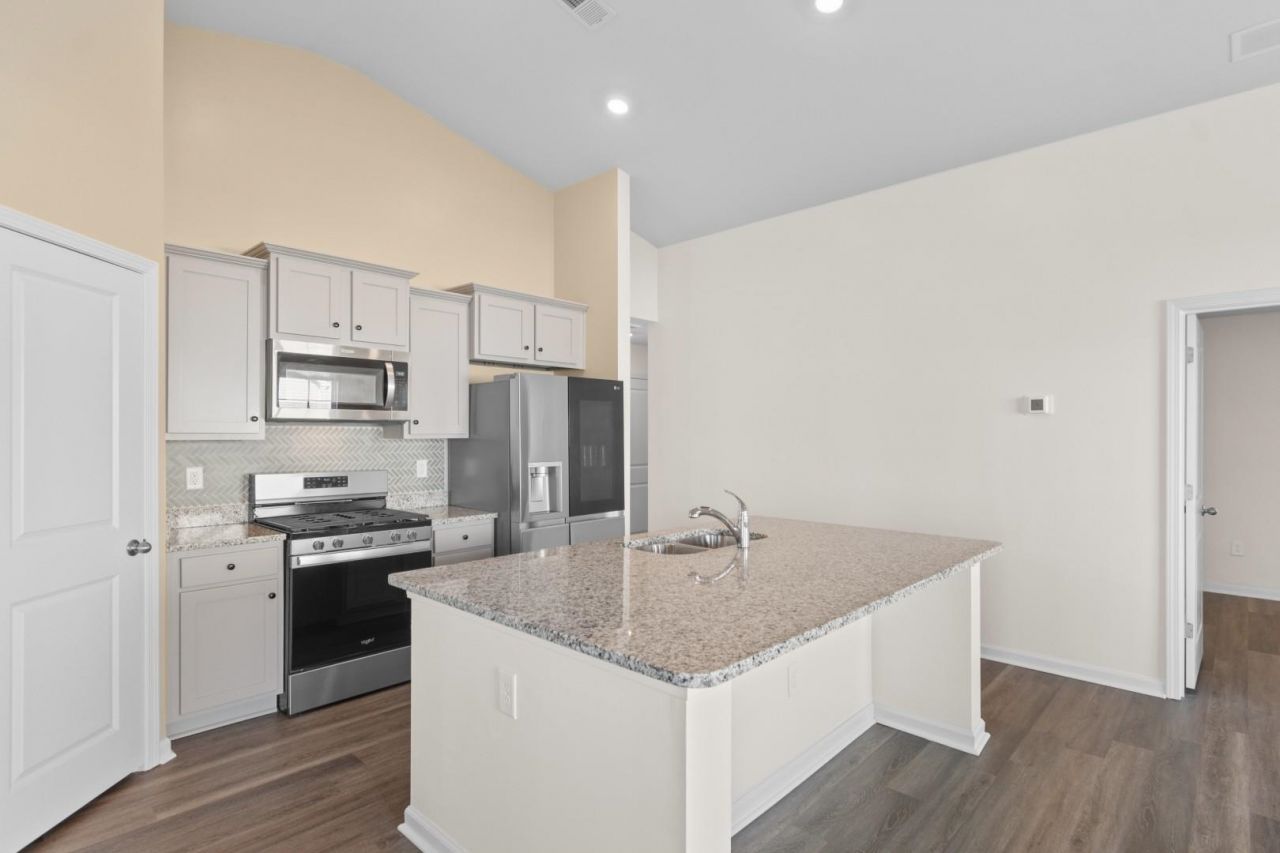 734 Eastridge Dr. Photo 4