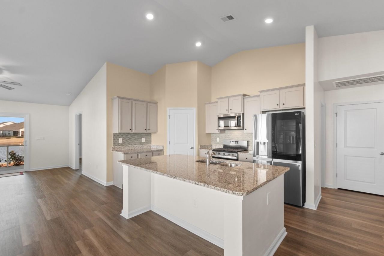 734 Eastridge Dr. Photo 5