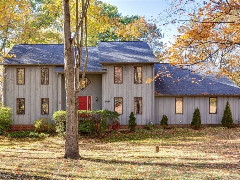 200 Greentree Circle , Aurora, OH 44202 Photo 2