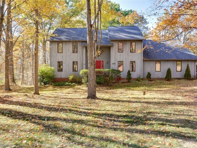 200 Greentree Circle , Aurora, OH 44202 Photo 3