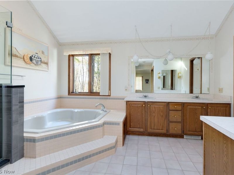 200 Greentree Circle , Aurora, OH 44202 Photo 37