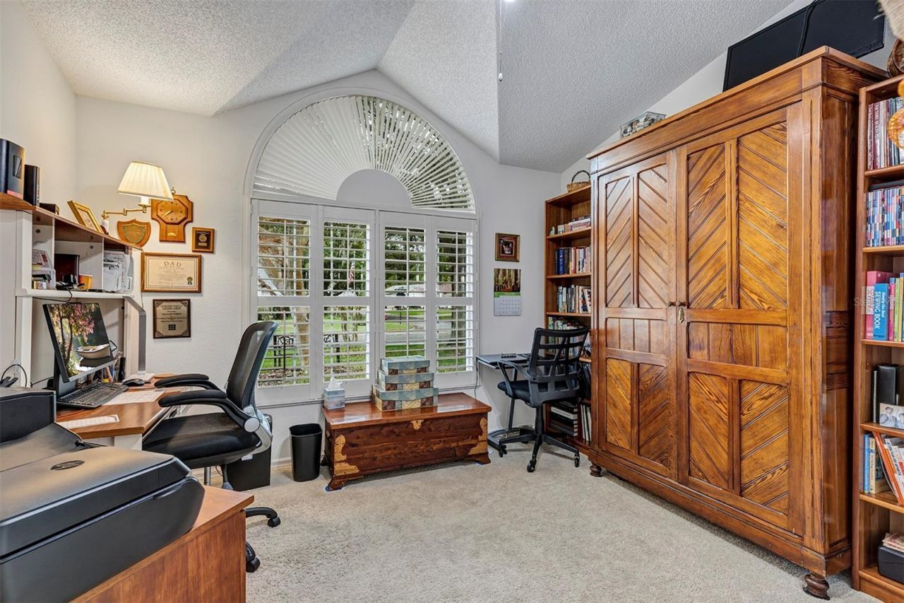 26035 Oakmount Drive, Leesburg, FL 34748