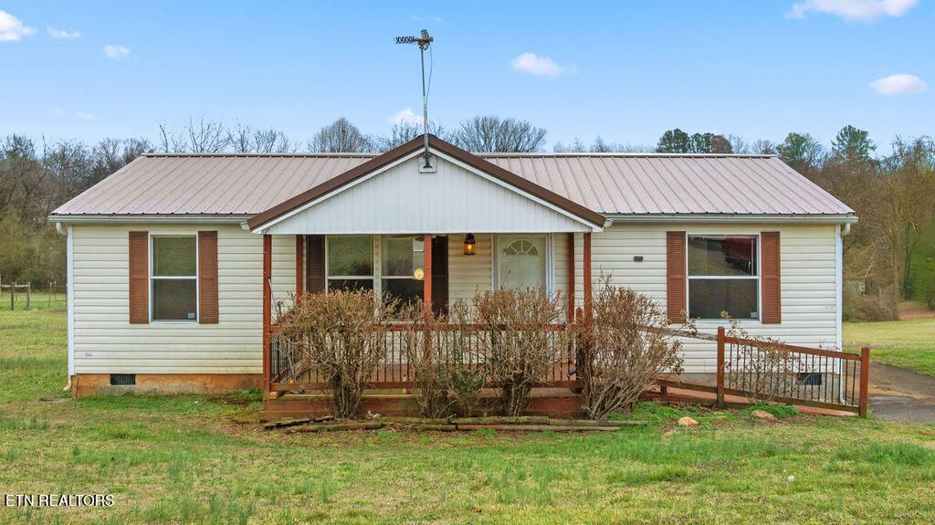 210 Hill Loop, Madisonville, TN 37354 Main Photo